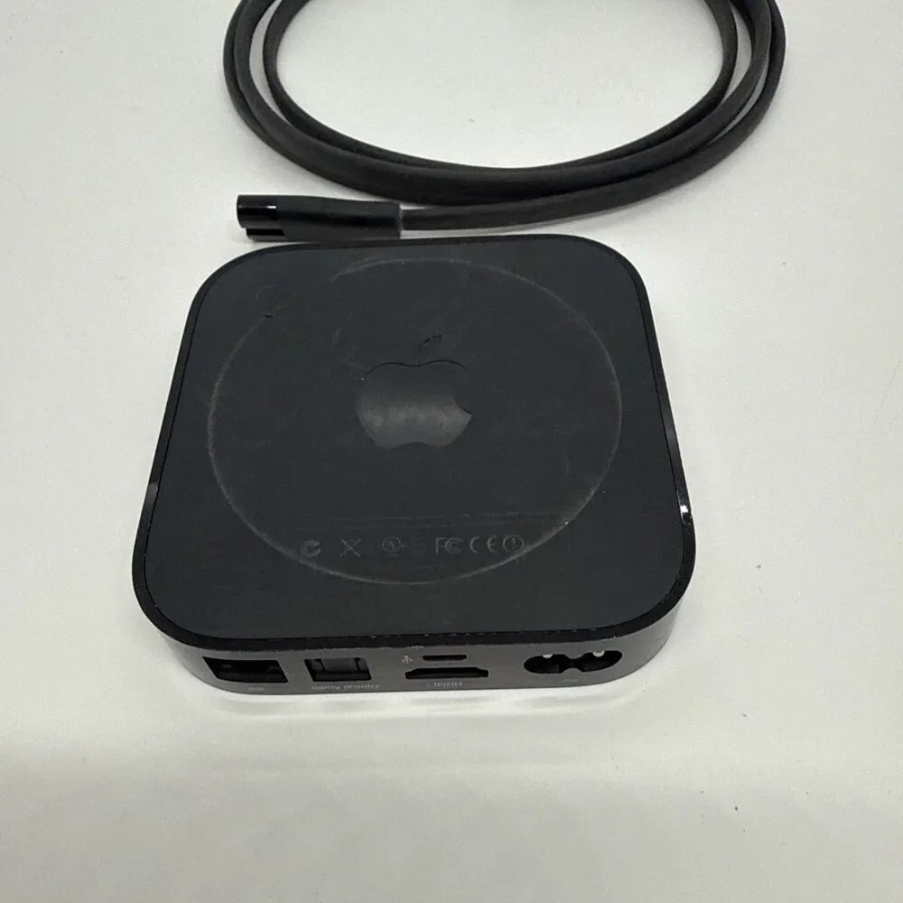 Apple TV 3rd Gen A1469 HD Media Streamer Streaming Box, Power Cord & Remote